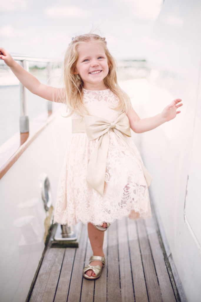 wedding photography flower girl