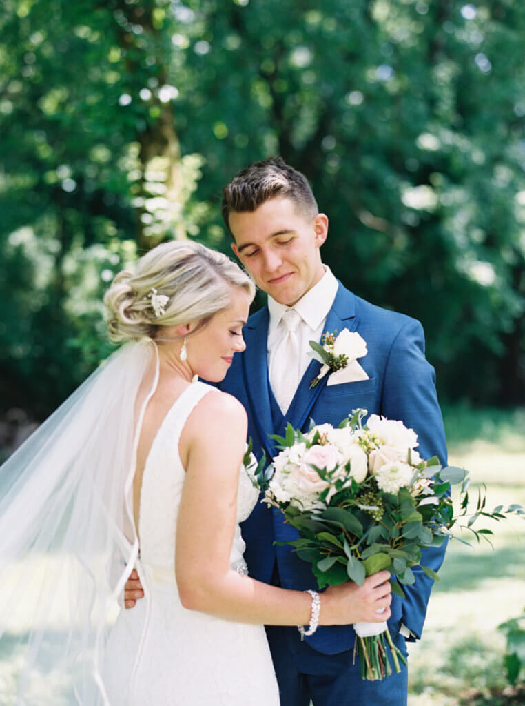 Bride and Groom in Knoxville Tennessee