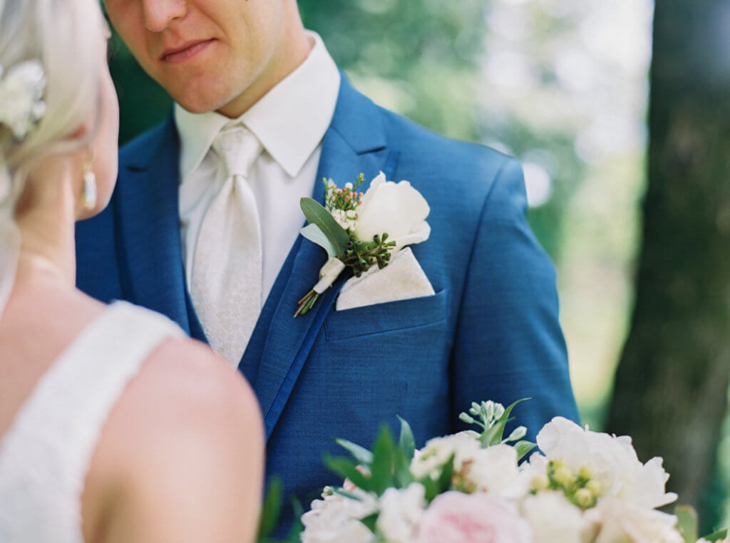 Bride and Groom in Knoxville Tennessee